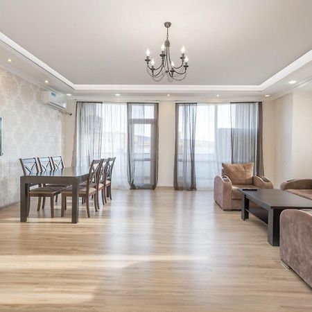 יירבאן 2 Bedrooms 2 Bathrooms Large And Lux Apartment Best Location מראה חיצוני תמונה