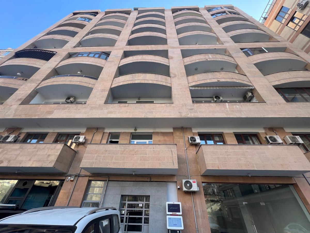 יירבאן 2 Bedrooms 2 Bathrooms Large And Lux Apartment Best Location מראה חיצוני תמונה