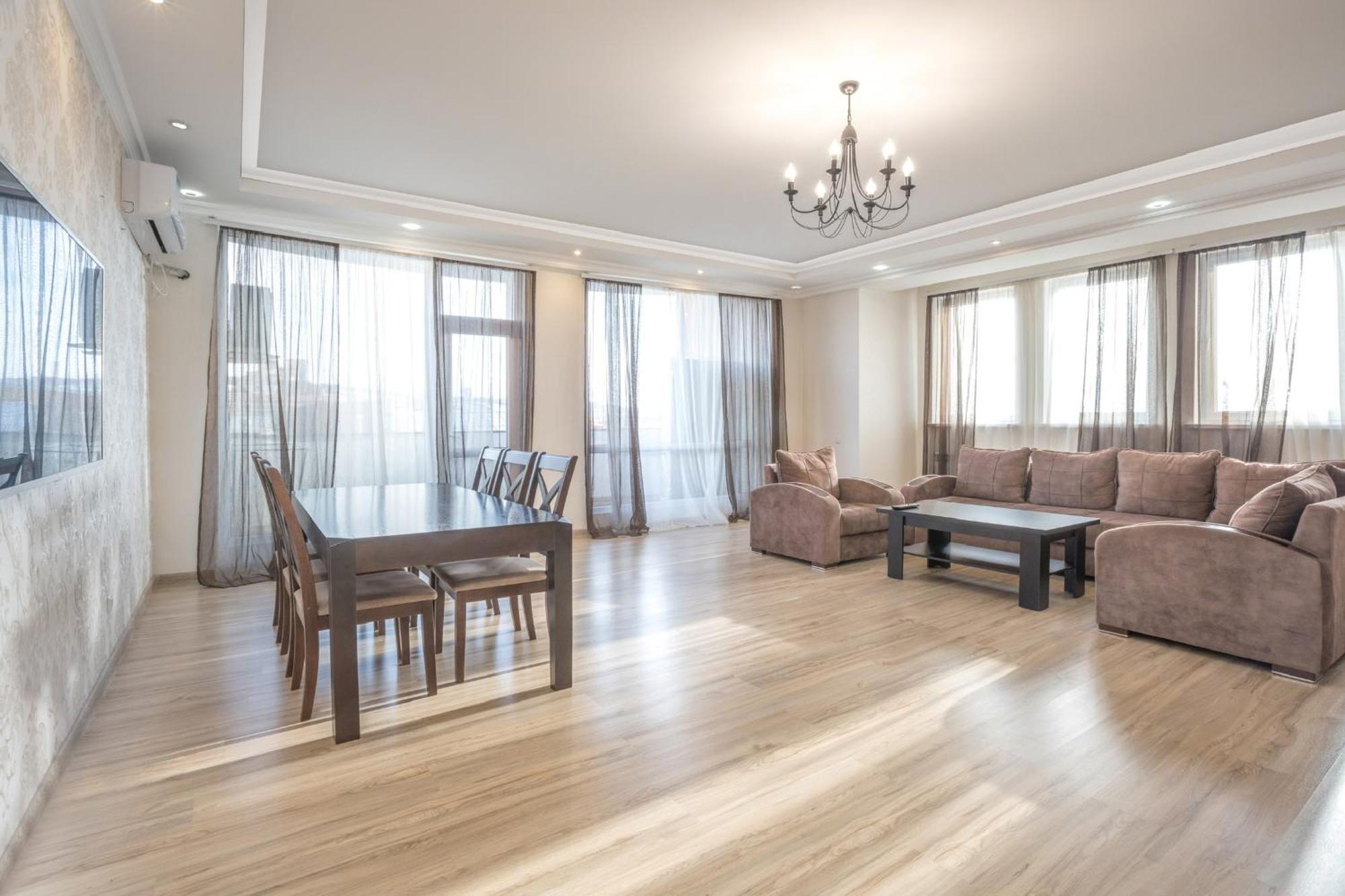 יירבאן 2 Bedrooms 2 Bathrooms Large And Lux Apartment Best Location מראה חיצוני תמונה