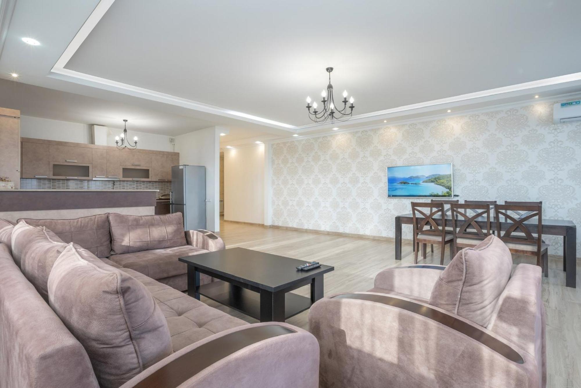יירבאן 2 Bedrooms 2 Bathrooms Large And Lux Apartment Best Location מראה חיצוני תמונה