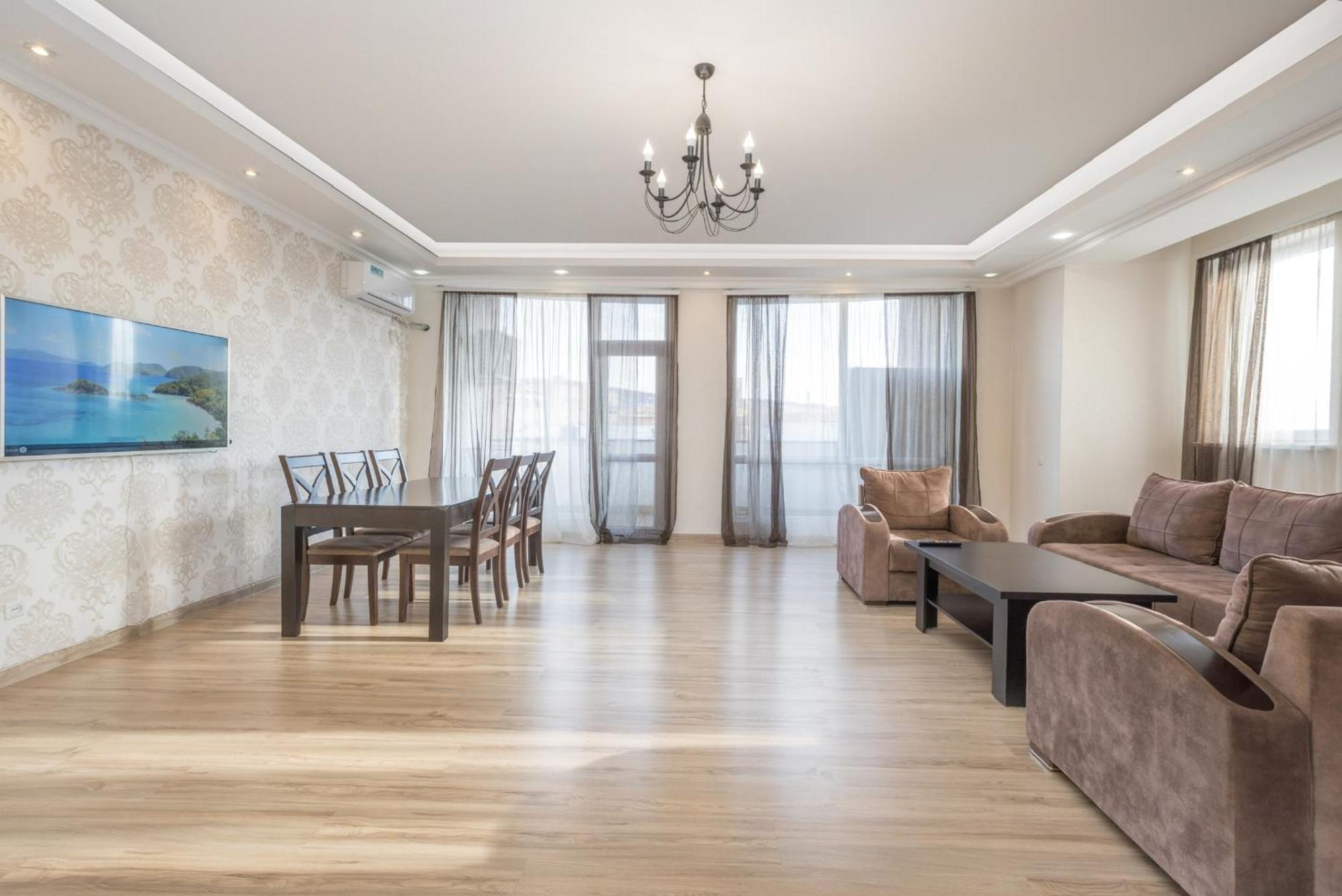 יירבאן 2 Bedrooms 2 Bathrooms Large And Lux Apartment Best Location מראה חיצוני תמונה