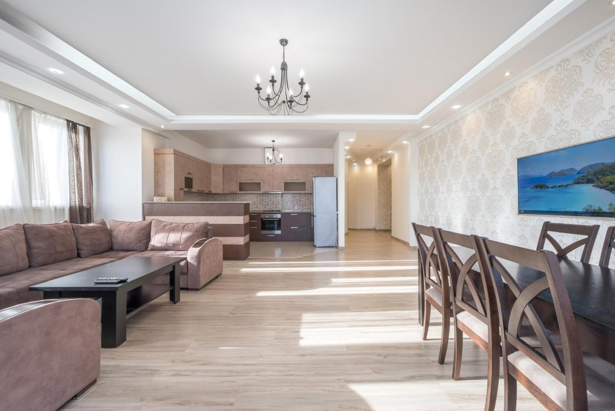 יירבאן 2 Bedrooms 2 Bathrooms Large And Lux Apartment Best Location מראה חיצוני תמונה