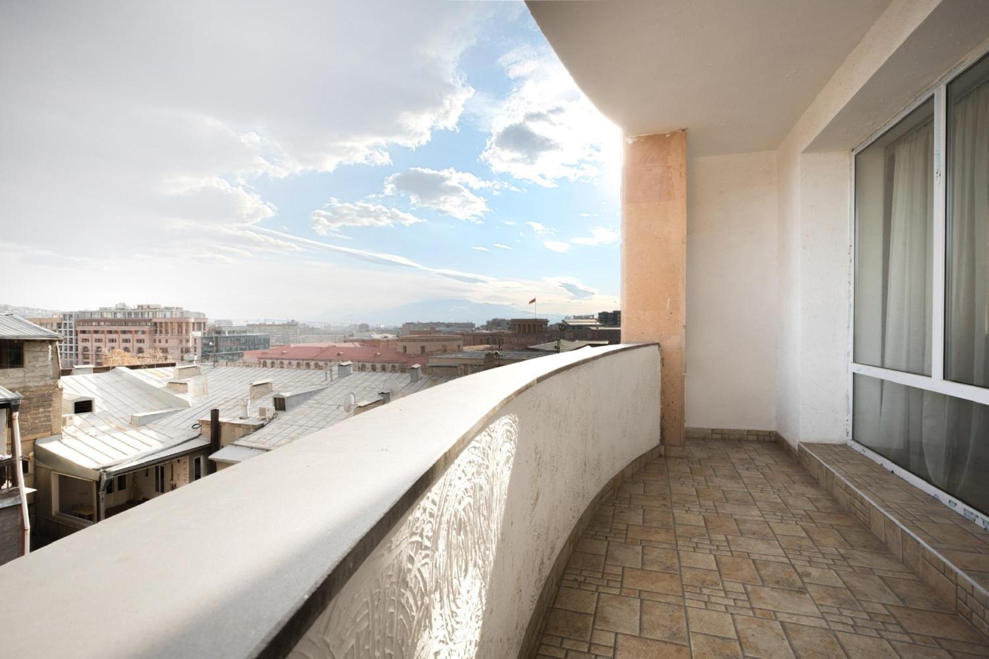 יירבאן 2 Bedrooms 2 Bathrooms Large And Lux Apartment Best Location מראה חיצוני תמונה